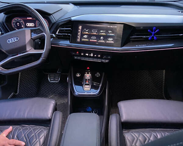 Белый Ауди Q4 e-tron, объемом двигателя 0 л и пробегом 38 тыс. км за 32500 $, фото 30 на Automoto.ua