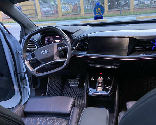 Белый Ауди Q4 e-tron, объемом двигателя 0 л и пробегом 38 тыс. км за 32500 $, фото 29 на Automoto.ua