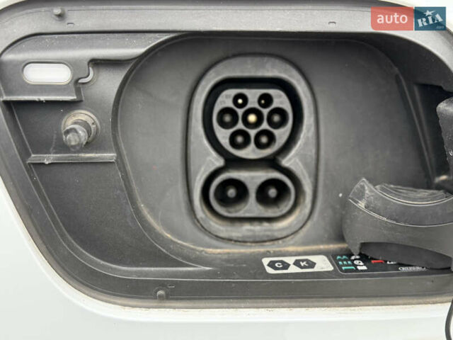 Белый Ауди Q4 e-tron, объемом двигателя 0 л и пробегом 150 тыс. км за 24200 $, фото 52 на Automoto.ua