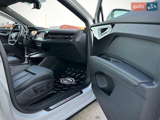 Белый Ауди Q4 e-tron, объемом двигателя 0 л и пробегом 60 тыс. км за 39900 $, фото 79 на Automoto.ua