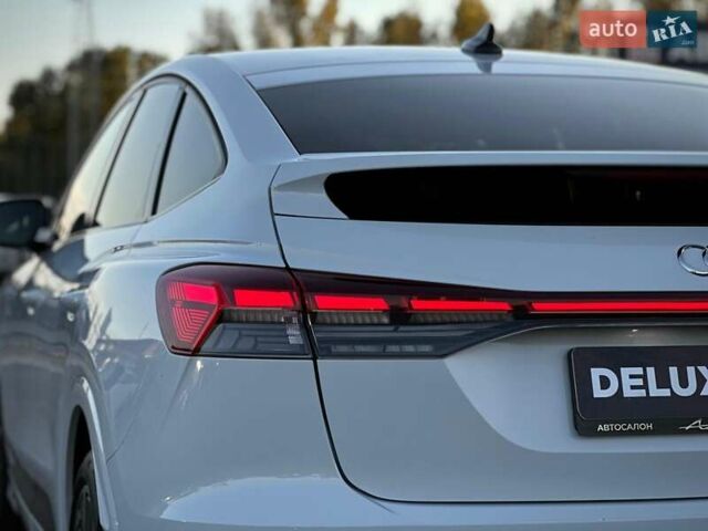 Белый Ауди Q4 e-tron, объемом двигателя 0 л и пробегом 60 тыс. км за 39900 $, фото 24 на Automoto.ua