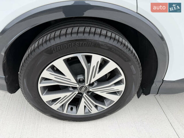 Белый Ауди Q4 e-tron, объемом двигателя 0 л и пробегом 150 тыс. км за 24200 $, фото 34 на Automoto.ua