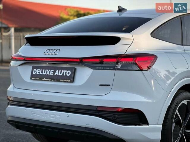 Белый Ауди Q4 e-tron, объемом двигателя 0 л и пробегом 60 тыс. км за 39900 $, фото 25 на Automoto.ua