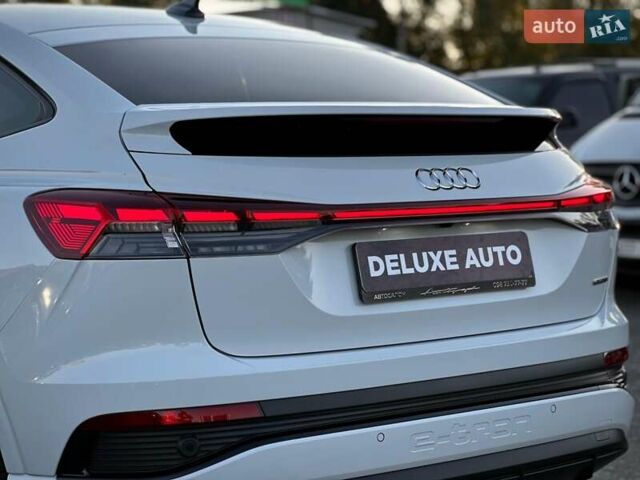 Белый Ауди Q4 e-tron, объемом двигателя 0 л и пробегом 60 тыс. км за 39900 $, фото 21 на Automoto.ua