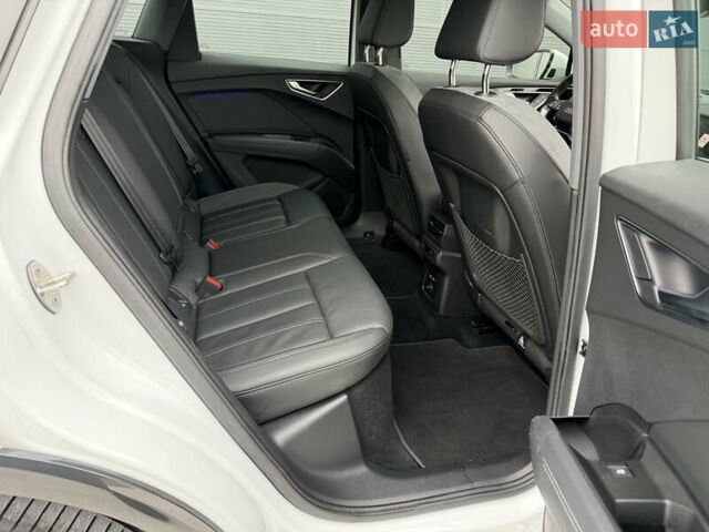 Белый Ауди Q4 e-tron, объемом двигателя 0 л и пробегом 150 тыс. км за 24200 $, фото 42 на Automoto.ua