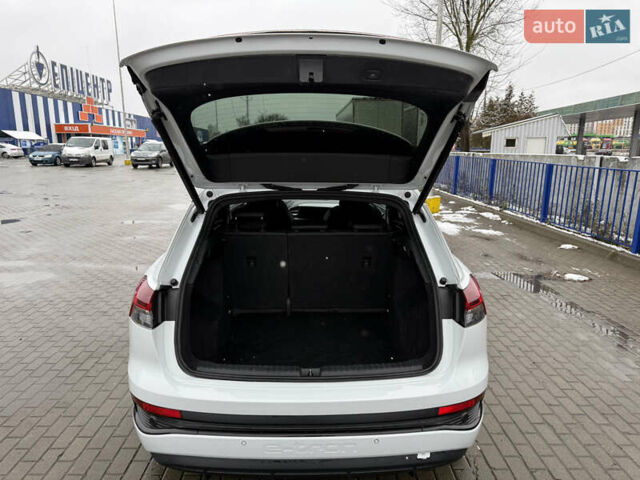 Белый Ауди Q4 e-tron, объемом двигателя 0 л и пробегом 101 тыс. км за 27800 $, фото 17 на Automoto.ua