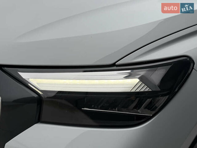 Белый Ауди Q4 e-tron, объемом двигателя 0 л и пробегом 150 тыс. км за 24200 $, фото 30 на Automoto.ua
