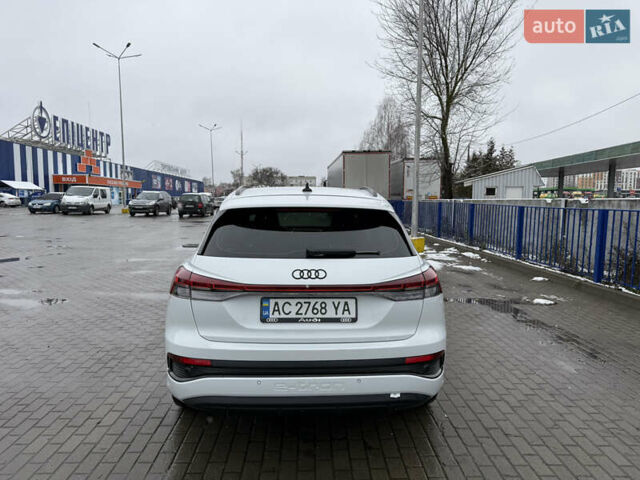 Белый Ауди Q4 e-tron, объемом двигателя 0 л и пробегом 101 тыс. км за 27800 $, фото 5 на Automoto.ua