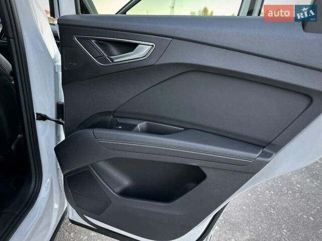 Белый Ауди Q4 e-tron, объемом двигателя 0 л и пробегом 60 тыс. км за 39900 $, фото 57 на Automoto.ua