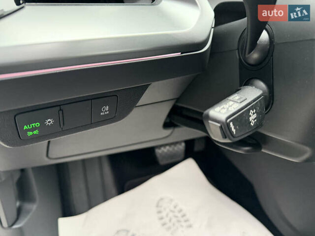 Белый Ауди Q4 e-tron, объемом двигателя 0 л и пробегом 150 тыс. км за 24200 $, фото 62 на Automoto.ua