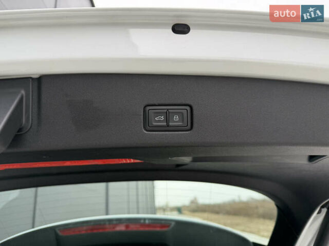 Белый Ауди Q4 e-tron, объемом двигателя 0 л и пробегом 150 тыс. км за 24200 $, фото 54 на Automoto.ua