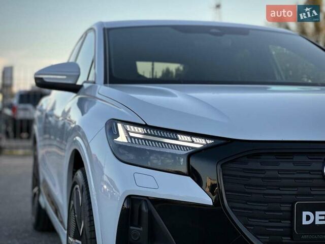 Белый Ауди Q4 e-tron, объемом двигателя 0 л и пробегом 60 тыс. км за 39900 $, фото 5 на Automoto.ua