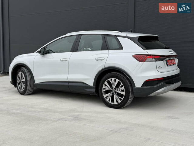 Белый Ауди Q4 e-tron, объемом двигателя 0 л и пробегом 150 тыс. км за 24200 $, фото 4 на Automoto.ua