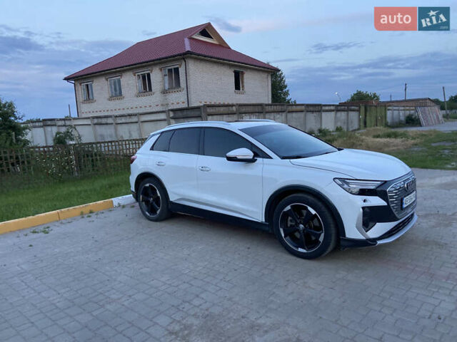 Белый Ауди Q4 e-tron, объемом двигателя 0 л и пробегом 38 тыс. км за 32500 $, фото 2 на Automoto.ua