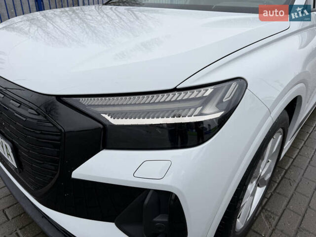 Белый Ауди Q4 e-tron, объемом двигателя 0 л и пробегом 101 тыс. км за 27800 $, фото 9 на Automoto.ua