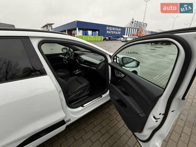 Белый Ауди Q4 e-tron, объемом двигателя 0 л и пробегом 101 тыс. км за 27800 $, фото 12 на Automoto.ua