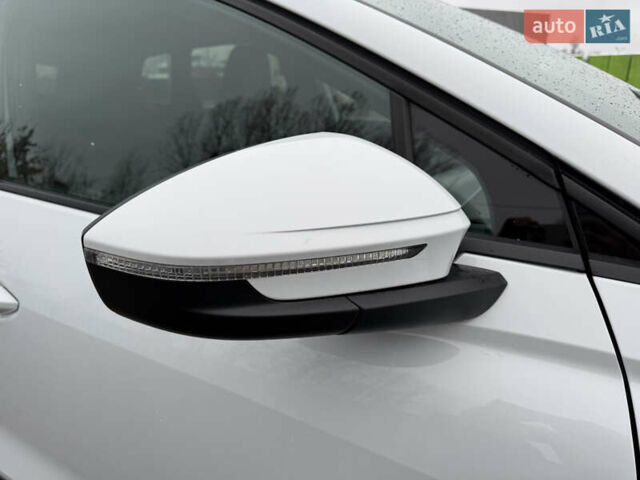 Белый Ауди Q4 e-tron, объемом двигателя 0 л и пробегом 101 тыс. км за 27800 $, фото 10 на Automoto.ua