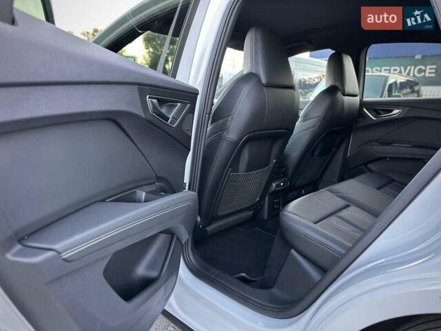 Белый Ауди Q4 e-tron, объемом двигателя 0 л и пробегом 60 тыс. км за 39900 $, фото 52 на Automoto.ua