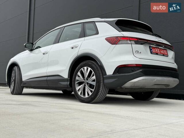 Белый Ауди Q4 e-tron, объемом двигателя 0 л и пробегом 150 тыс. км за 24200 $, фото 5 на Automoto.ua