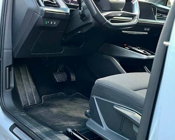 Белый Ауди Q4 e-tron, объемом двигателя 0 л и пробегом 78 тыс. км за 27000 $, фото 23 на Automoto.ua
