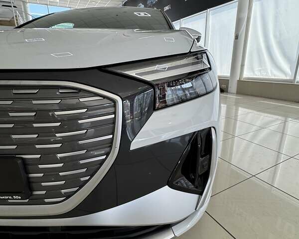 Белый Ауди Q4 e-tron, объемом двигателя 0 л и пробегом 21 тыс. км за 31500 $, фото 10 на Automoto.ua