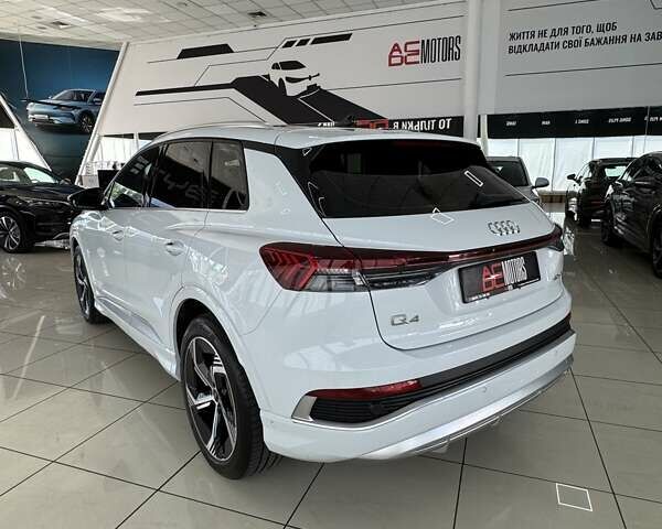 Белый Ауди Q4 e-tron, объемом двигателя 0 л и пробегом 21 тыс. км за 31500 $, фото 4 на Automoto.ua