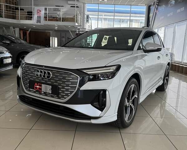 Белый Ауди Q4 e-tron, объемом двигателя 0 л и пробегом 21 тыс. км за 31500 $, фото 2 на Automoto.ua