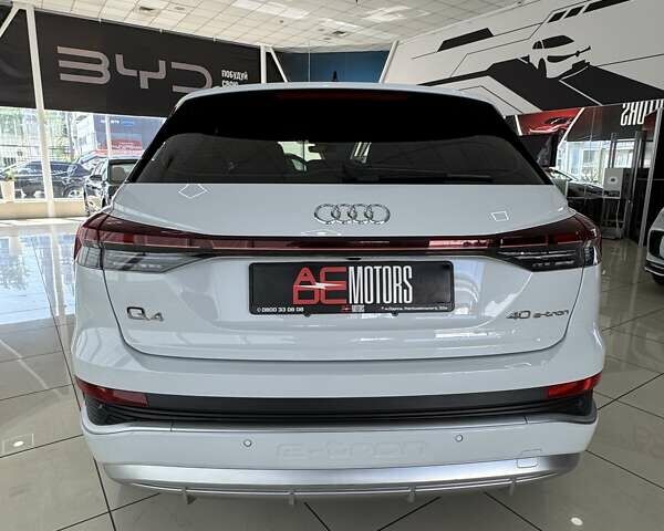 Белый Ауди Q4 e-tron, объемом двигателя 0 л и пробегом 21 тыс. км за 31500 $, фото 5 на Automoto.ua