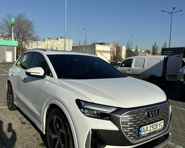 Білий Ауді Q4 e-tron, об'ємом двигуна 0 л та пробігом 44 тис. км за 29900 $, фото 1 на Automoto.ua