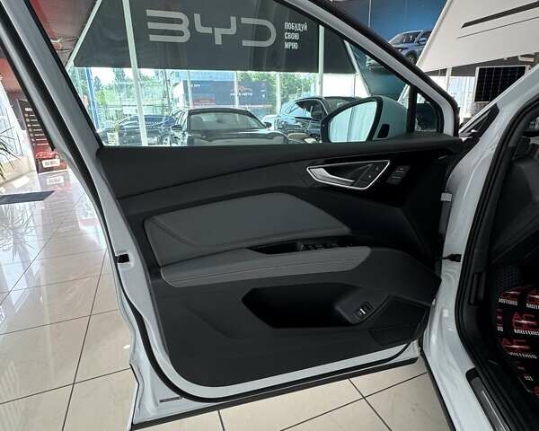 Белый Ауди Q4 e-tron, объемом двигателя 0 л и пробегом 21 тыс. км за 31500 $, фото 12 на Automoto.ua