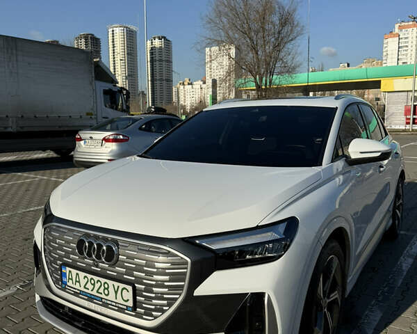 Білий Ауді Q4 e-tron, об'ємом двигуна 0 л та пробігом 44 тис. км за 29900 $, фото 8 на Automoto.ua