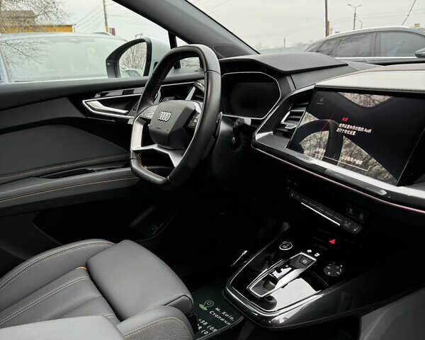 Белый Ауди Q4 e-tron, объемом двигателя 0 л и пробегом 6 тыс. км за 28500 $, фото 27 на Automoto.ua