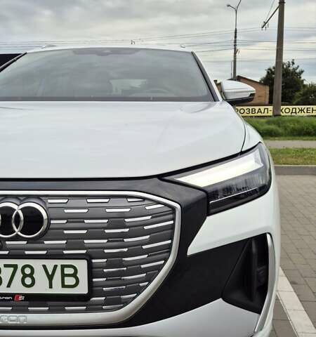 Белый Ауди Q4 e-tron, объемом двигателя 0 л и пробегом 4 тыс. км за 33500 $, фото 32 на Automoto.ua