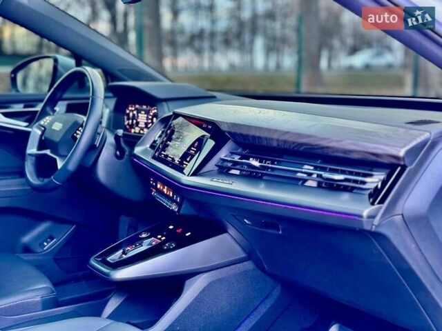 Белый Ауди Q4 e-tron, объемом двигателя 0 л и пробегом 22 тыс. км за 35000 $, фото 2 на Automoto.ua