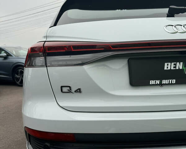 Білий Ауді Q4 e-tron, об'ємом двигуна 0 л та пробігом 25 тис. км за 28000 $, фото 10 на Automoto.ua