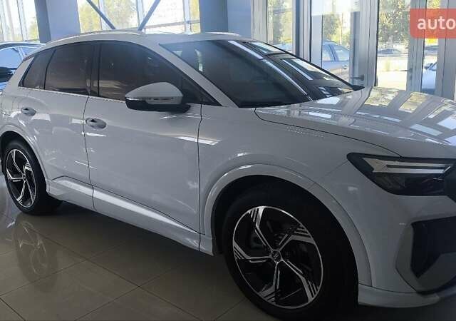 Белый Ауди Q4 e-tron, объемом двигателя 0 л и пробегом 20 тыс. км за 29900 $, фото 3 на Automoto.ua