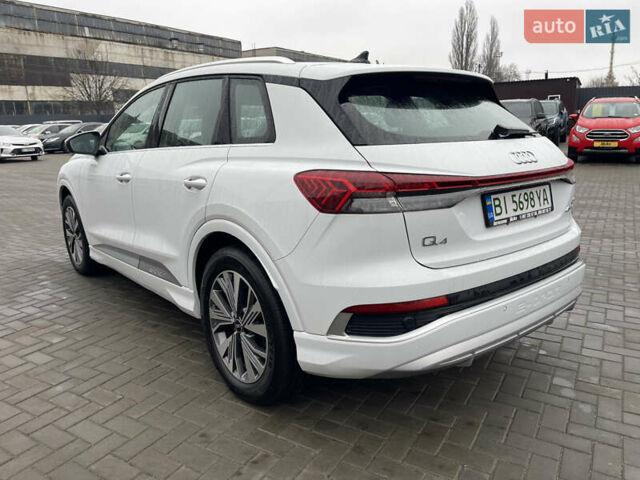 Белый Ауди Q4 e-tron, объемом двигателя 0 л и пробегом 16 тыс. км за 29500 $, фото 3 на Automoto.ua