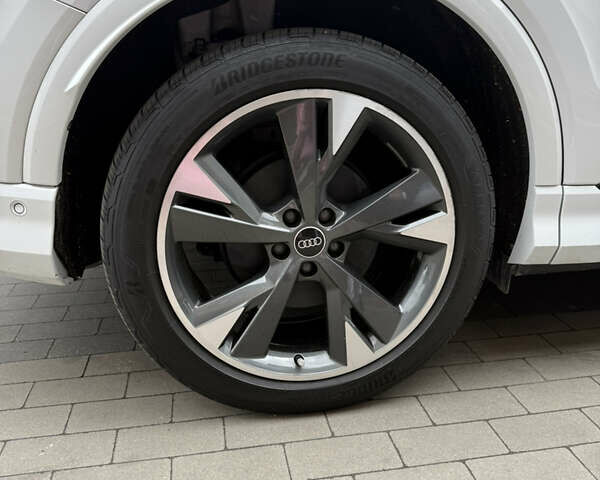 Белый Ауди Q4 e-tron, объемом двигателя 0 л и пробегом 35 тыс. км за 33500 $, фото 12 на Automoto.ua