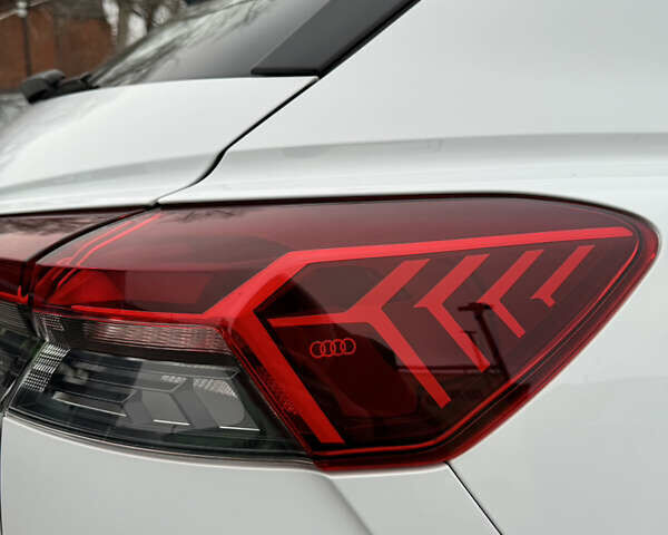 Белый Ауди Q4 e-tron, объемом двигателя 0 л и пробегом 6 тыс. км за 28500 $, фото 10 на Automoto.ua