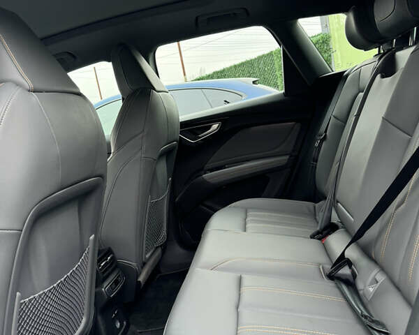 Білий Ауді Q4 e-tron, об'ємом двигуна 0 л та пробігом 25 тис. км за 28000 $, фото 35 на Automoto.ua