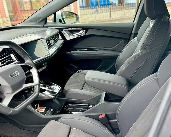 Білий Ауді Q4 e-tron, об'ємом двигуна 0 л та пробігом 14 тис. км за 28900 $, фото 7 на Automoto.ua