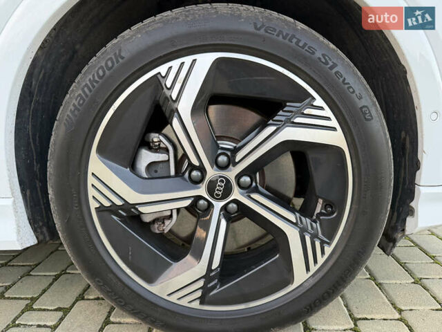 Белый Ауди Q4 e-tron, объемом двигателя 0 л и пробегом 65 тыс. км за 28500 $, фото 13 на Automoto.ua