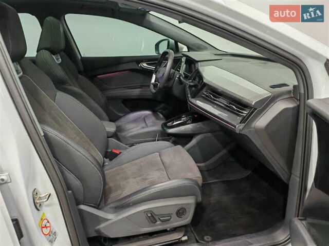 Білий Ауді Q4 e-tron, об'ємом двигуна 0 л та пробігом 22 тис. км за 25999 $, фото 15 на Automoto.ua
