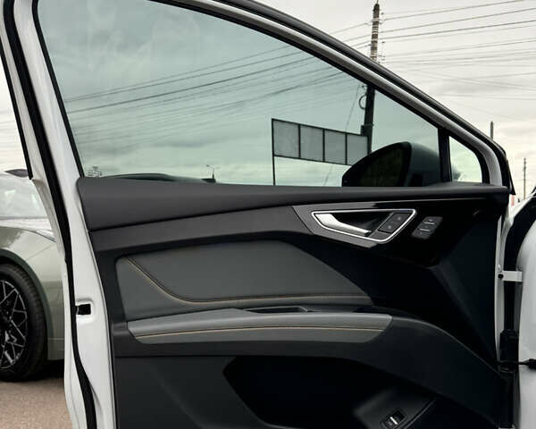 Ауди Q4 e-tron 2023 в Киеве на Automoto.ua Белый Ауди Q4 e-tron, объемом двигателя 0 л и пробегом 5 тыс. км за 30000 $, фото 14 на Automoto.ua