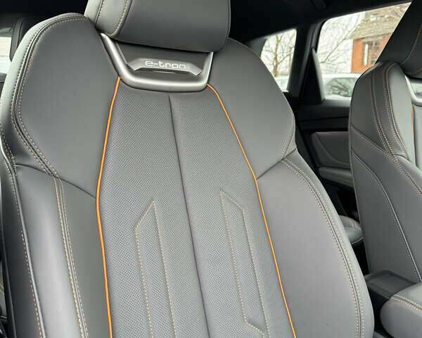 Белый Ауди Q4 e-tron, объемом двигателя 0 л и пробегом 6 тыс. км за 28500 $, фото 29 на Automoto.ua