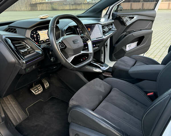 Белый Ауди Q4 e-tron, объемом двигателя 0 л и пробегом 65 тыс. км за 28500 $, фото 23 на Automoto.ua