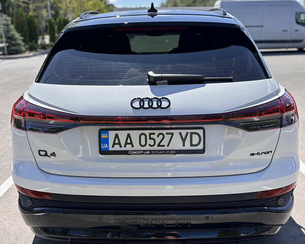Белый Ауди Q4 e-tron, объемом двигателя 0 л и пробегом 20 тыс. км за 29700 $, фото 13 на Automoto.ua