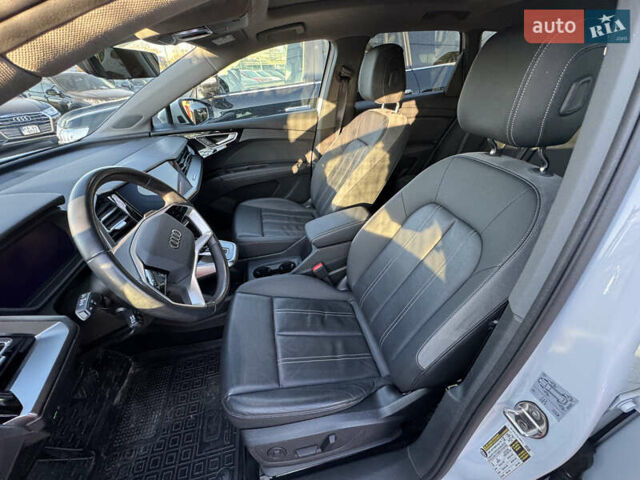 Белый Ауди Q4 e-tron, объемом двигателя 0 л и пробегом 45 тыс. км за 29999 $, фото 16 на Automoto.ua