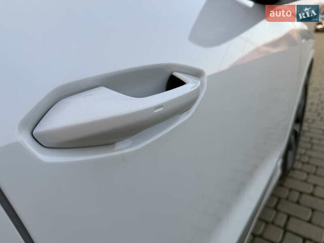 Белый Ауди Q4 e-tron, объемом двигателя 0 л и пробегом 65 тыс. км за 28500 $, фото 15 на Automoto.ua