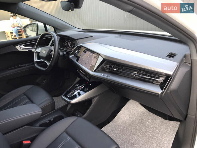 Белый Ауди Q4 e-tron, объемом двигателя 0 л и пробегом 55 тыс. км за 27600 $, фото 23 на Automoto.ua